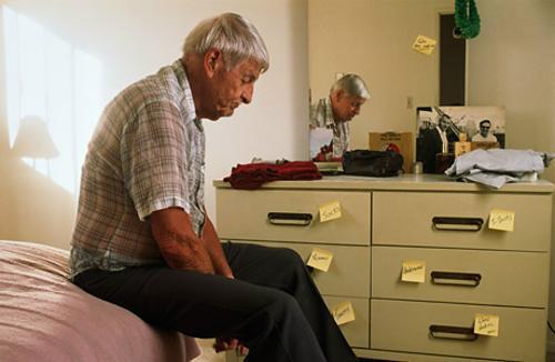 Bệnh Alzheimer gây suy giảm trí nhớ ở người già